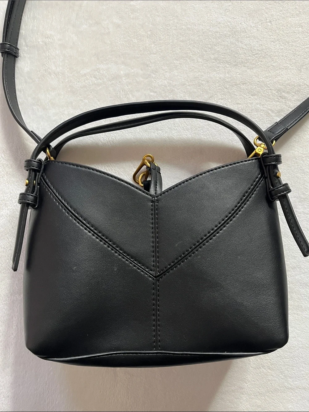 Zara Black Mini bucket bag with V stitch design - Picture 3 of 9
